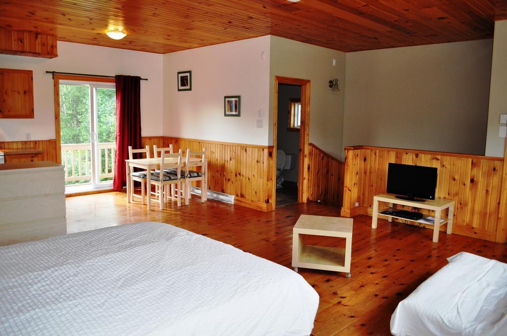 La Taniere De L'Ours Ξενοδοχείο Saint-Donat-de-Montcalm Δωμάτιο φωτογραφία